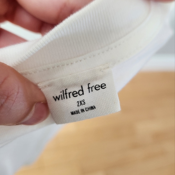 Wilfred Free Weekend T-Shirt - Picture 8 of 14